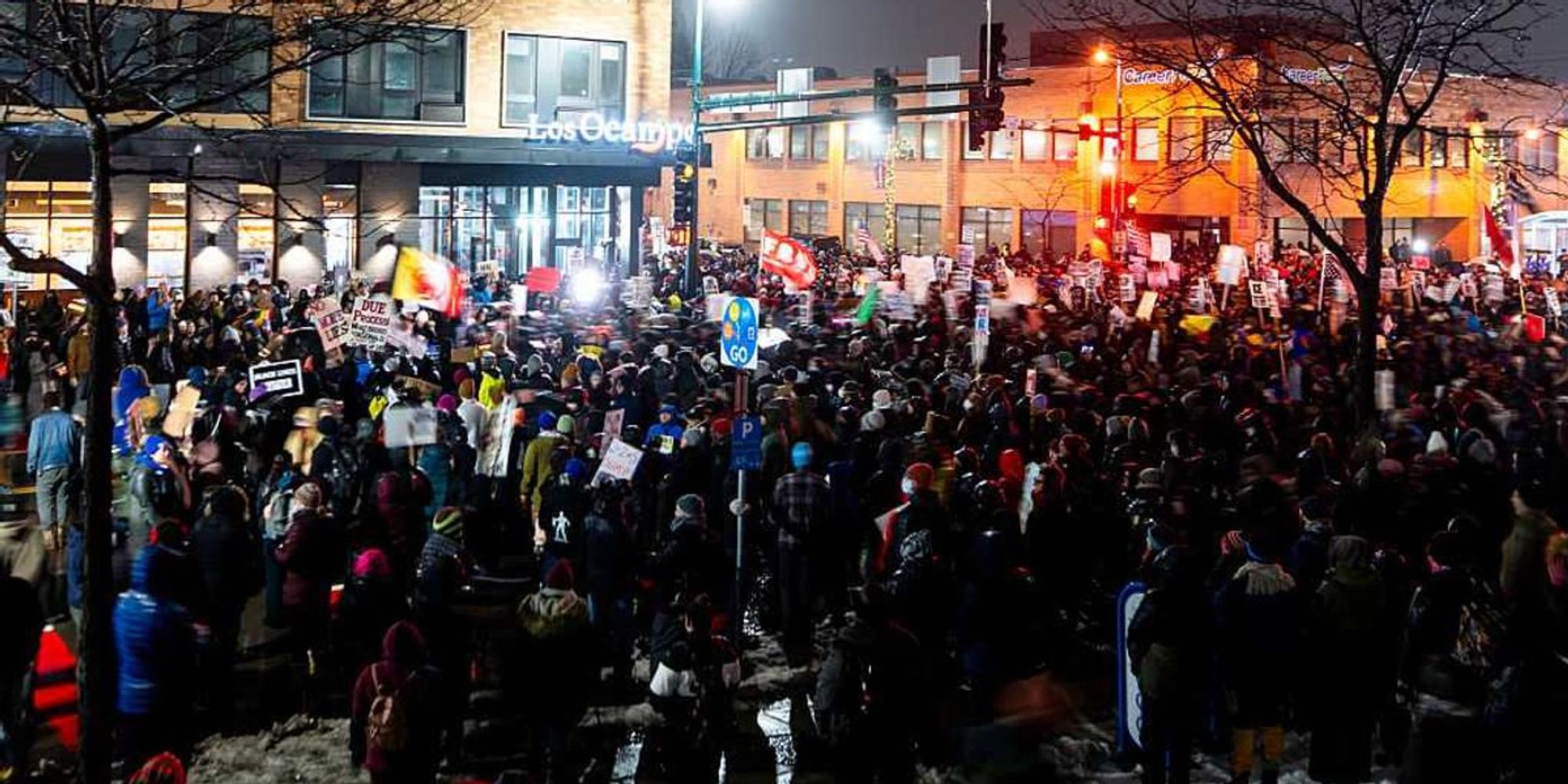 Minnesota police crack down on anti-ICE protesters, multiple arrests outside hotel