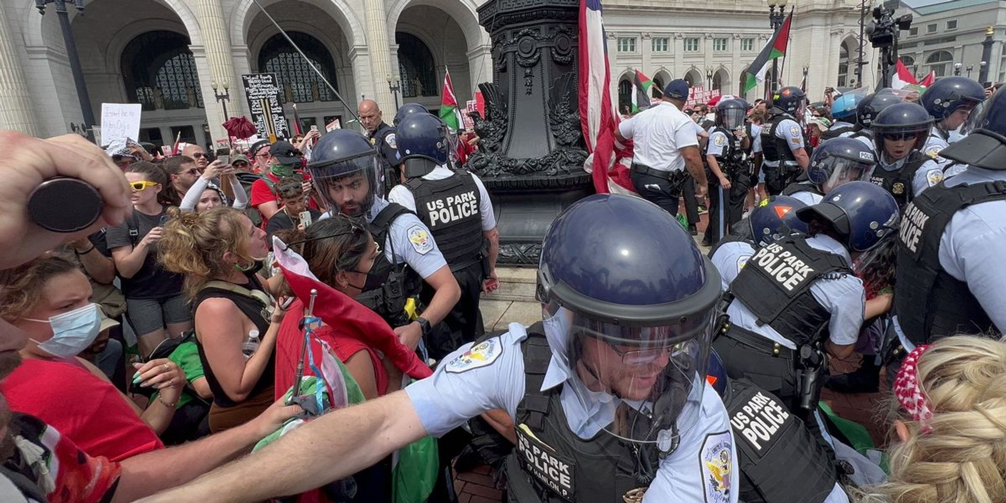 US Park Police union reveals why few arrests were made during anti ...