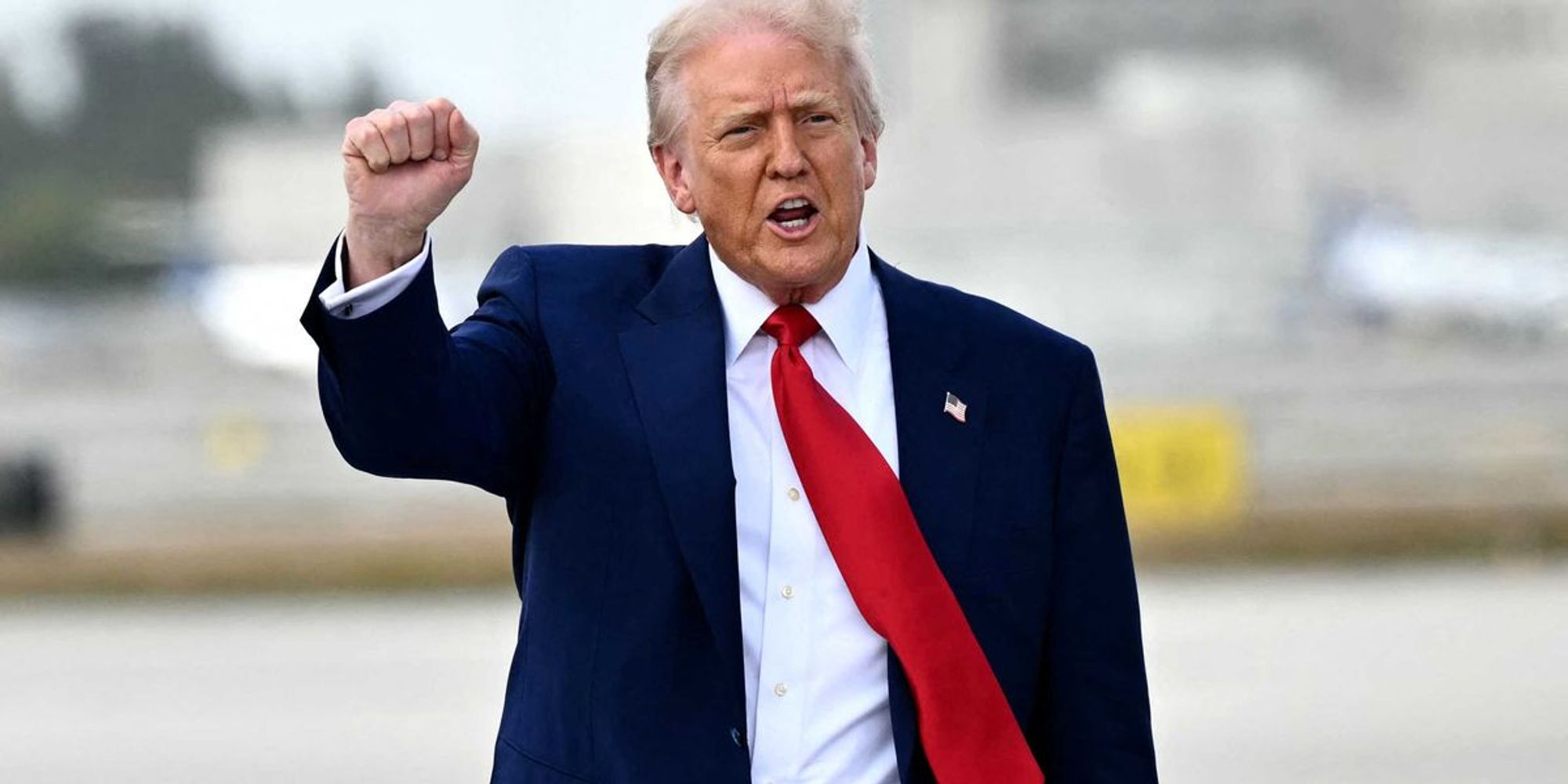 headline: Trump officially ends 'pathetic' Democrats' record