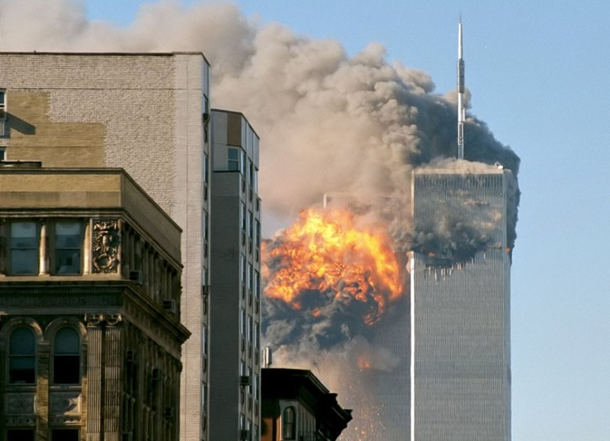 Что случилось в сентябре 2001 года. Башни-Близнецы 11 сентября 2001. Теракт в Нью-Йорке 11 сентября 2001. Башни Близнецы в Нью-Йорке 11 сентября. Нью-Йорк башни Близнецы трагедия.